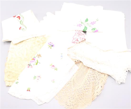 Qty of trimmings & linens